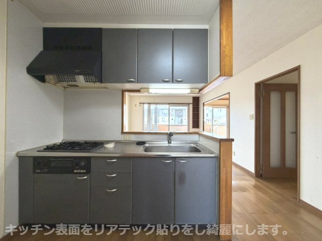 とまとはうすのキッチン|リアテックシートで全面張替