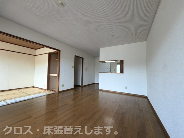 とまとはうすの居間・リビング|クロス・床全面張替予定です