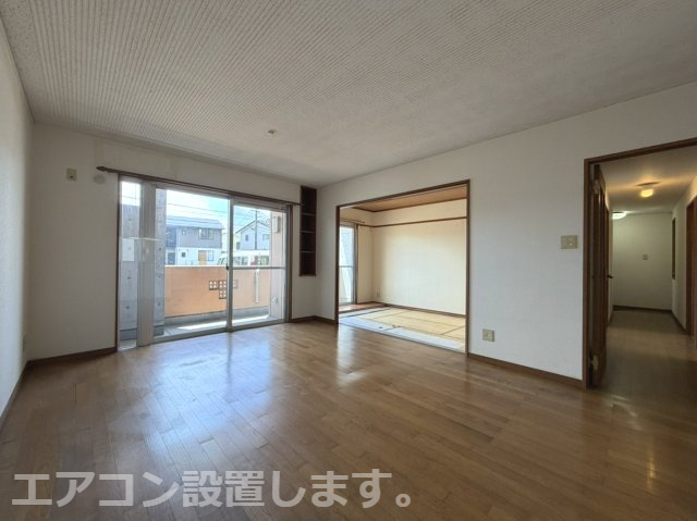 とまとはうすの居間・リビング|クロス・床全面張替予定です