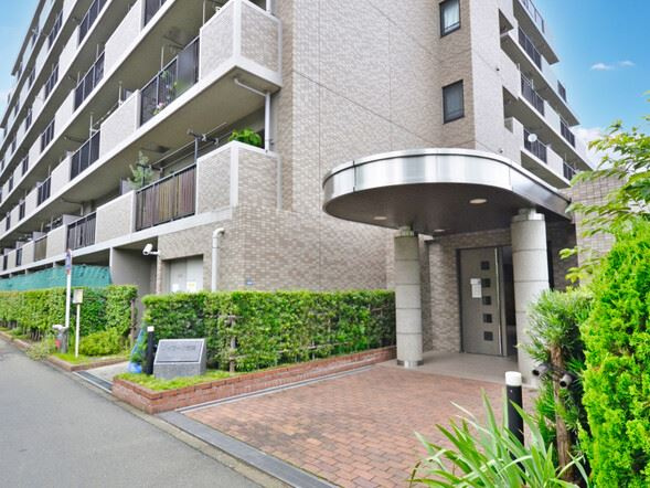 【中古マンション】ハイラーク若葉マロニエアベニューのエントランス