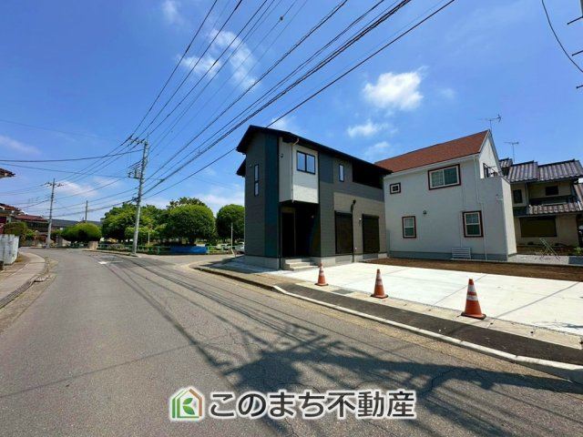 リガーレ宇都宮市江曽島町16期の前面道路含む現地写真|前面道路は広々としてます！運転が苦手な方でもお車の出し入れ簡単で安心です☆
