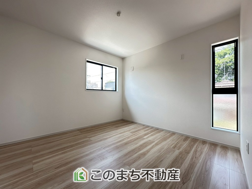 リガーレ宇都宮市江曽島町16期の洋室|大切なプライベート空間は、趣味に合わせて使って頂けるようシンプルに仕上げてあります。