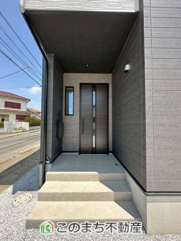 リガーレ宇都宮市江曽島町16期の玄関|玄関周りは家の顔！スタイリッシュな玄関が特徴です！
