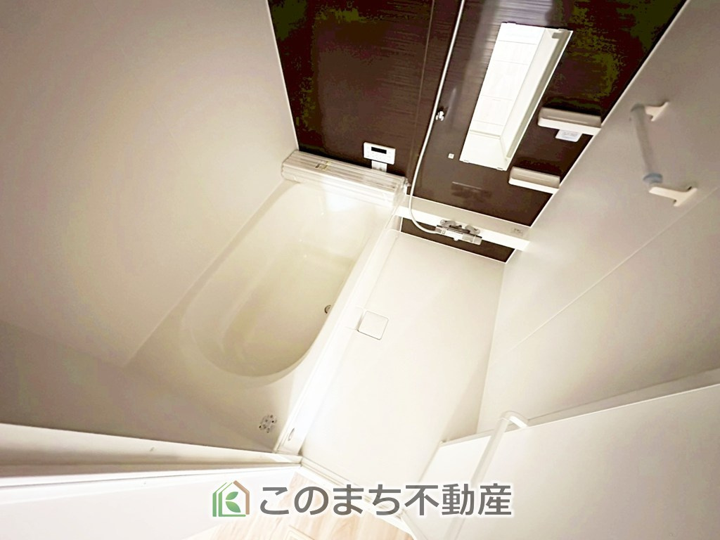リガーレ宇都宮市江曽島町16期の浴室|"ゆったり１坪バスには換気・乾燥・暖房機能付き！！
大人も足を伸ばせるゆったり浴槽！！
ご家族皆さんで入っても、一人でゆっくり入っても一日の疲れを癒してくれるお風呂です！！"

