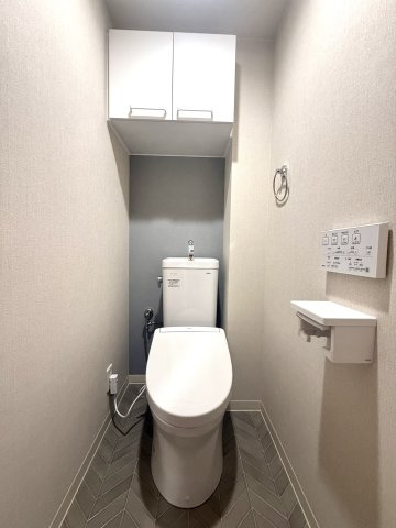 レスタージュ住道のトイレ|ウォッシュレット、収納付きトイレ