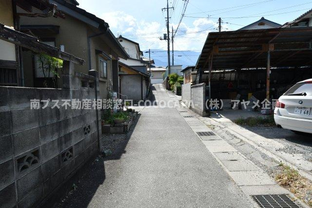 南アルプス市鮎沢の売地の周辺|北側境界（東より撮影）