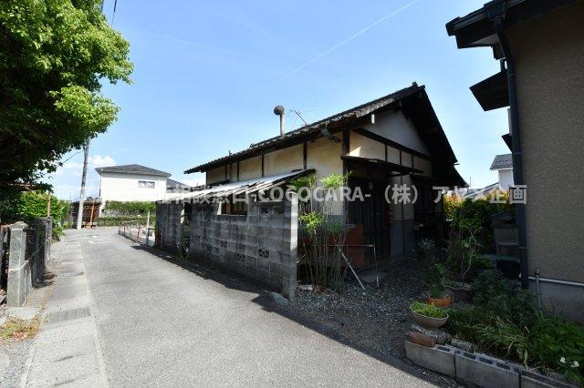 南アルプス市鮎沢の売地の前面道路含む現地写真|北側道路（西より撮影）