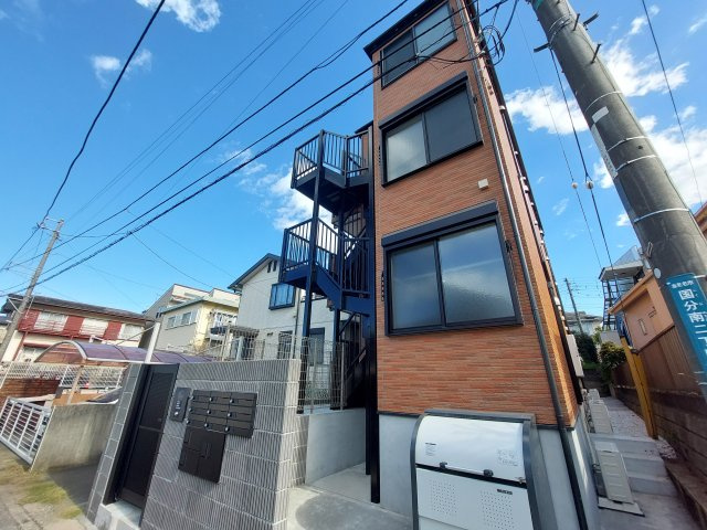 【ロビー】 | サザンスカイ海老名 | 周りに高い建物がないので日照・通風が良好です