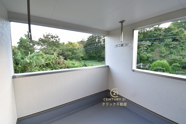 Cradlegarden　 常陸太田市増井町　第1　1のバルコニー|インナーバルコニーは洗濯物外干し派の強い味方！天気が変わりやすい季節の外出も安心です。外出が難しい日に出るだけでも気分転換になる、嬉しいスペースです。