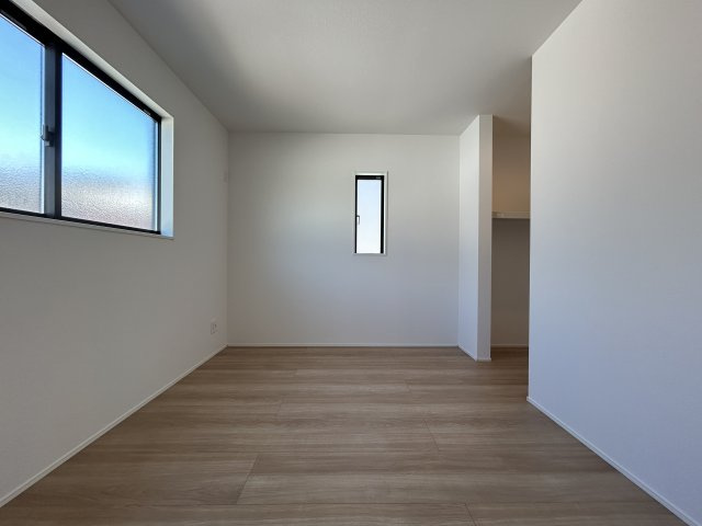 「P３台可・ランドリールーム付」高知市瀬戸東町３丁目6期　2号棟の洋室|ウォークインクローゼット付き洋室