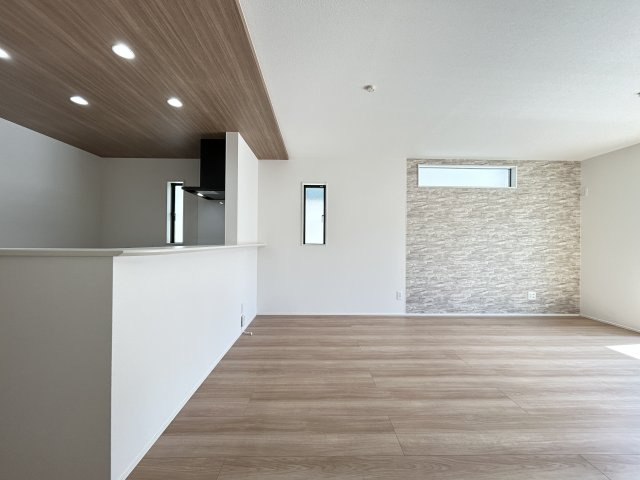 「P３台可・ランドリールーム付」高知市瀬戸東町３丁目6期　2号棟の居間・リビング|開放感あふれるリビング空間