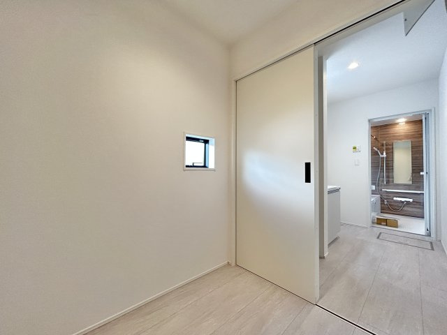 「P３台可・ランドリールーム付」高知市瀬戸東町３丁目6期　2号棟の脱衣所|使い勝手の良い脱衣室