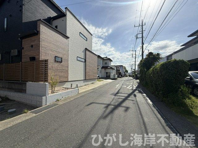 平塚市南原2丁目　新築戸建　全6棟の前面道路含む現地写真|5月14日撮影　建築中　現地外観