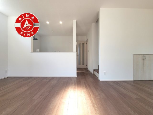 福岡市城南区樋井川5丁目第1-2棟（A号棟）の居間・リビング|多くの時間を過すことになるリビングだからこそ、いつも穏やかな空間・解放感が味わえ毎日が充実します。