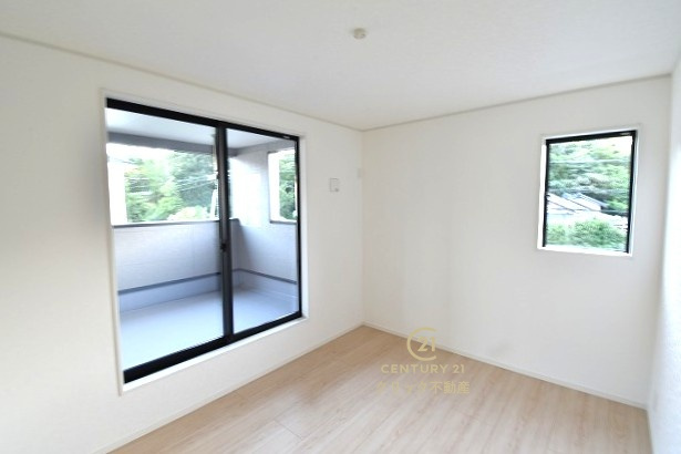 Cradlegarden　 常陸太田市増井町　第1　2の洋室|フローリングなので重い家具も置けます。好きなものを集めてお気に入りの空間を作るのも楽しみですね。採光バッチリ・通風良好です。