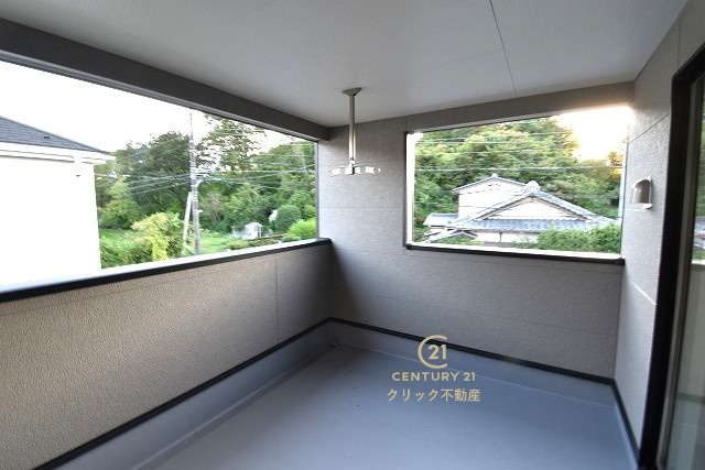 Cradlegarden　 常陸太田市増井町　第1　2のバルコニー|インナーバルコニーは洗濯物外干し派の強い味方！天気が変わりやすい季節の外出も安心です。外出が難しい日に出るだけでも気分転換になる、嬉しいスペースです。