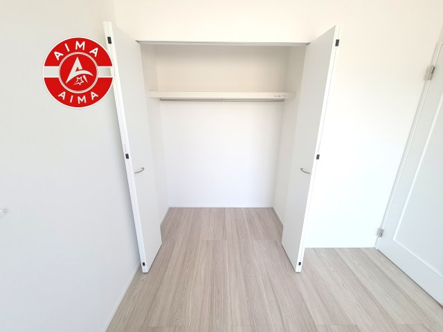 福岡市城南区樋井川5丁目第1-2棟（B号棟）の収納|洋服や大きな荷物が多い方や人数の多いご家族などは、一般的なクローゼットよりもウォークインクローゼットのほうが使い勝手が良いです。