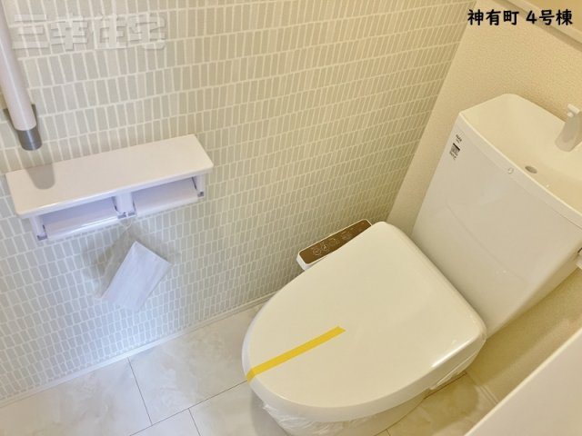 碧南市神有町4号棟のトイレ|1階2階に洗浄便座を標準装備しています。水量は従来品より約60%カットされていて経済的です