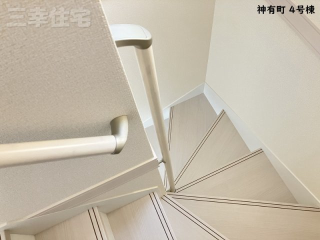 碧南市神有町4号棟の設備|階段やトイレには手すりを設置し、転落の防止や体への負担を軽減します。健康や安全に配慮した安心の住宅です♪