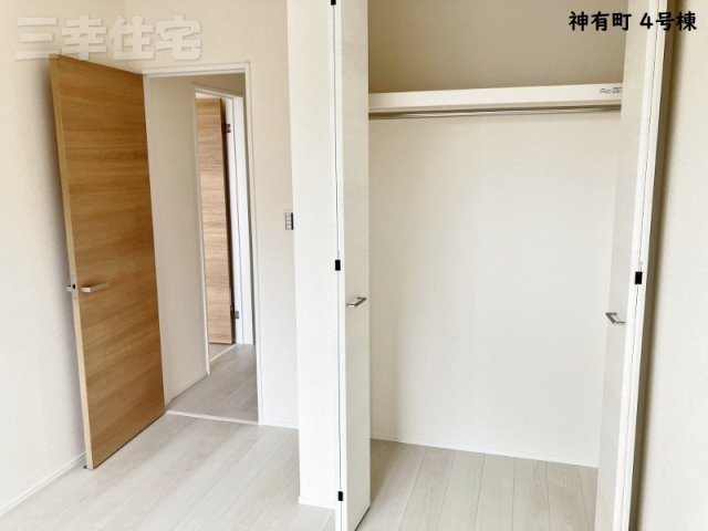 碧南市神有町4号棟の収納|洋室の収納