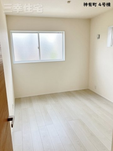 碧南市神有町4号棟の洋室|北面でも明るい洋室5.4帖