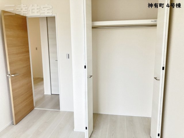 碧南市神有町4号棟の収納|洋室の収納