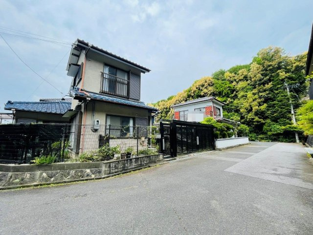 岡崎市滝町の前面道路含む現地写真