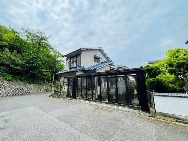 岡崎市滝町の前面道路含む現地写真