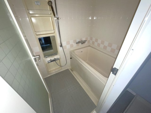 ライオンズガーデン千葉八街の浴室