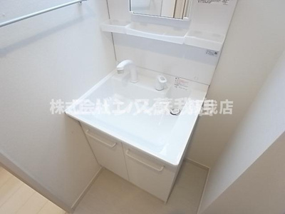 【独立洗面台】 | リブリ・Espoir弐番館 | 朝の支度にも助かる、独立の洗髪洗面化粧台