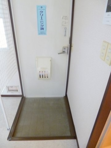 パインハイツの玄関