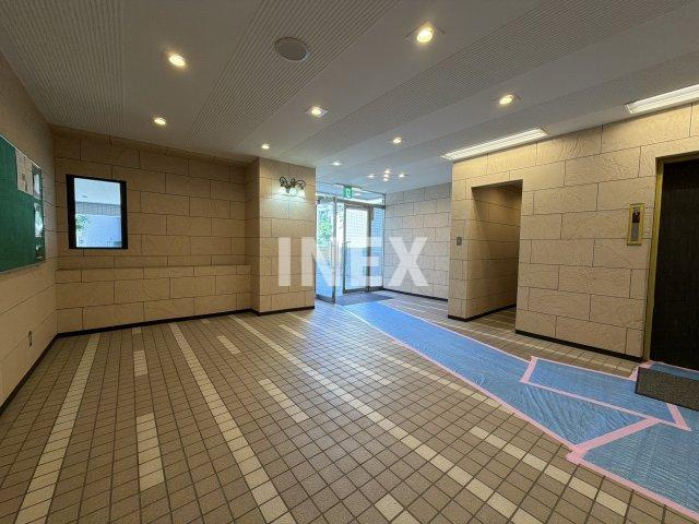 横浜市神奈川区三ツ沢上町の賃貸マンションのロビー