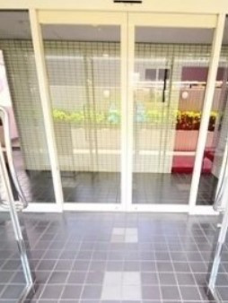 横浜市神奈川区神奈川２丁目の賃貸マンションのエントランス