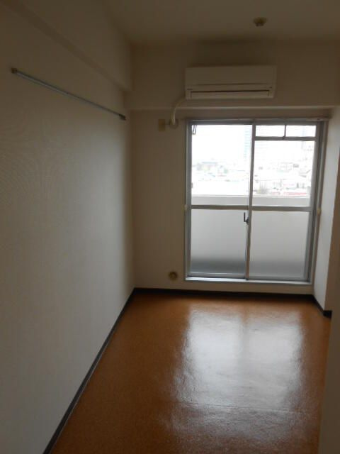 横浜市神奈川区神奈川２丁目の賃貸マンションの居間・リビング