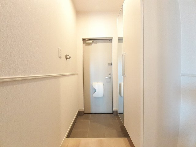 エムティハウスⅦの玄関|収納もある玄関です