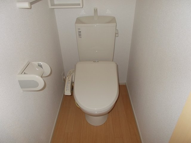 プリーマヴィラⅥのトイレ|落ち着いた色調のトイレです