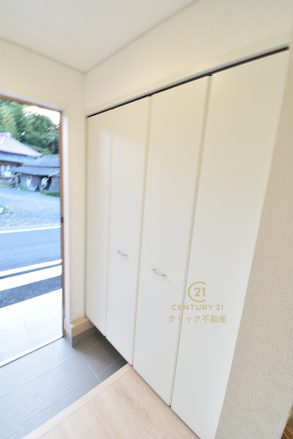 Cradlegarden　 常陸太田市増井町　第1　3の玄関|玄関収納の扉の中は可動棚ですので、用途に合わせた自由な使い方ができます。