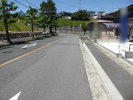 安佐北区落合４丁目の前面道路含む現地写真