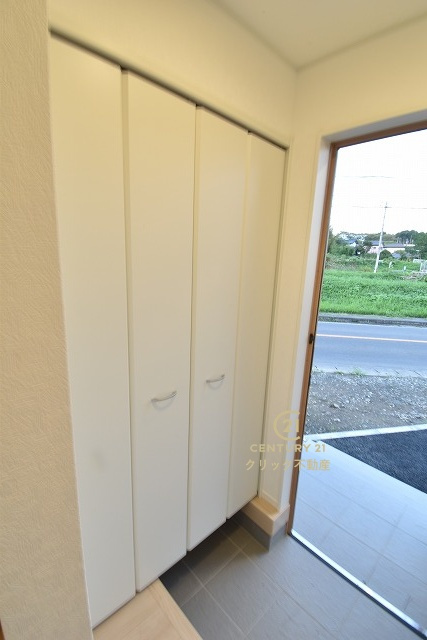 Cradlegarden　 常陸太田市増井町　第1　4の玄関|玄関収納の扉の中は可動棚ですので、用途に合わせた自由な使い方ができます。