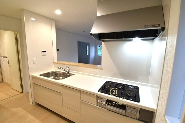 Cradlegarden　 常陸太田市増井町　第1　4のキッチン|対面式システムキッチンは料理中や後片づけの間も会話が楽しめ、家族に一体感が生まれます。十分な広さのキッチンなら、家族での分担作業もはかどりそう！