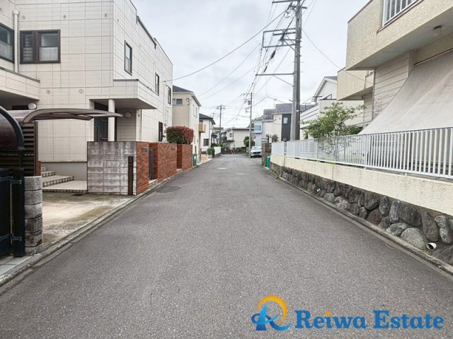 中古戸建　茅ヶ崎市平和町の前面道路含む現地写真