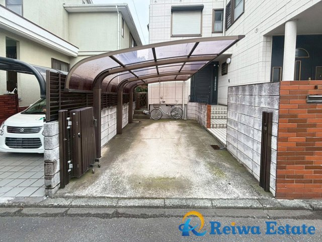 中古戸建　茅ヶ崎市平和町の駐車場