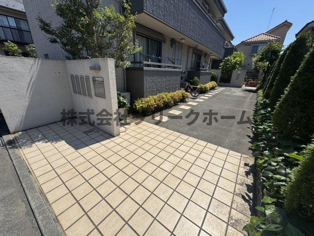 武蔵野市吉祥寺北町１丁目の賃貸マンションのエントランス