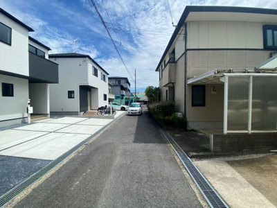 【前面道路含む現地写真】 | 守山市吉身３丁目　分譲2区画1号棟
