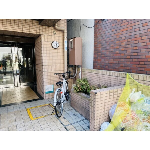 プロビデンス東新町のエントランス