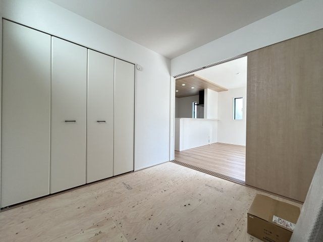 「広々インナーバルコニー」高知市瀬戸東町３丁目6期　3号棟の和室|家族でくつろげる収納付き和室