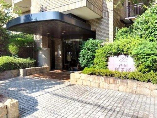 ルネ芦屋親王塚のエントランス|オートロック付共有玄関で不審者をシャットアウト！お子さまのお留守番にも安心ですね。
