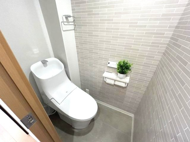 ルネ芦屋親王塚のトイレ|節水型でエコなトイレには、今では当たり前のウォシュレット付き。
