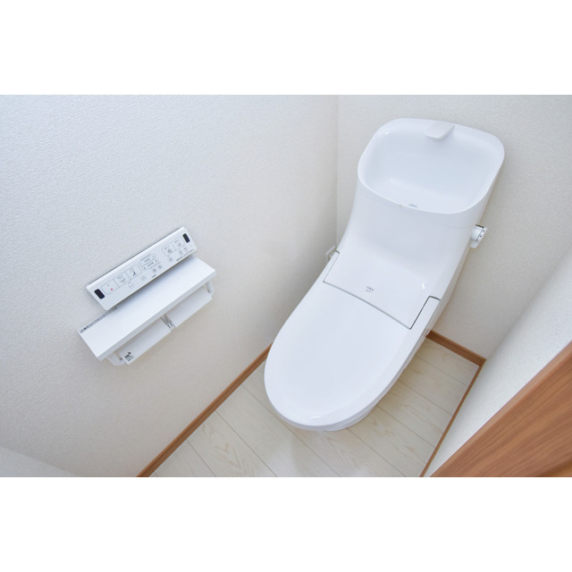 エスカレント姫方のトイレ|落ち着いた色調のトイレです