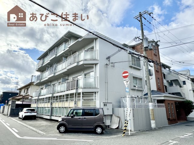 LakiaMaisonAbiko